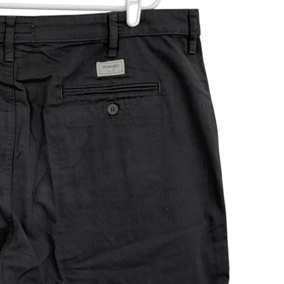 Wrangler Men's Regular Fit Medium Stretch Black Shorts Size 42 Inseam 7" NWT - Picture 4 of 12